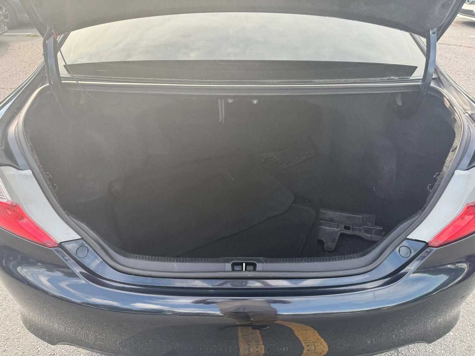 Used 2012 Toyota Camry XLE FWD image 36