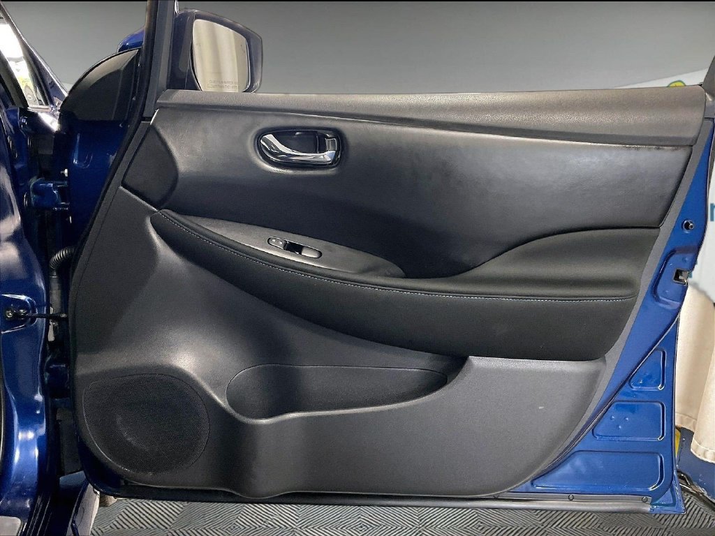Certified 2025 Nissan Leaf SV Plus FWD image 12