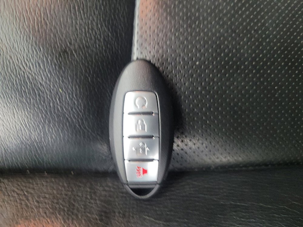 Used 2017 Nissan Titan SL image 32