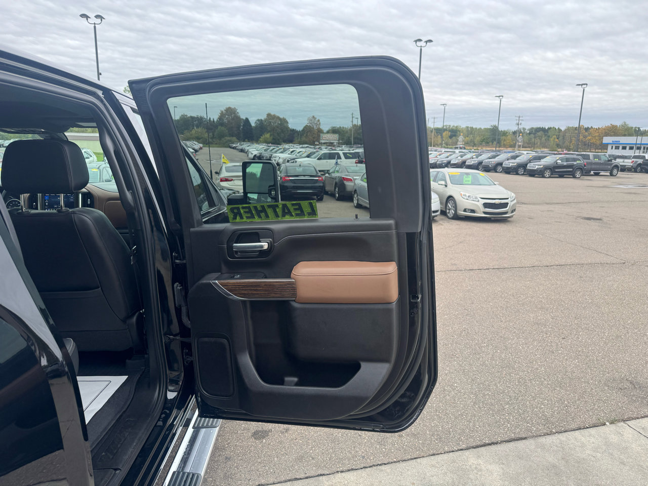 Used 2022 Chevrolet Silverado 3500 High Country w/ Z71 Off-Road Package image 16