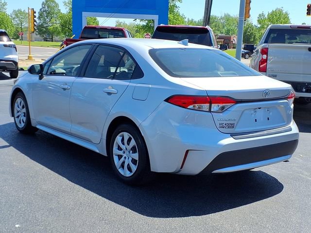 Used 2022 Toyota Corolla LE image 3