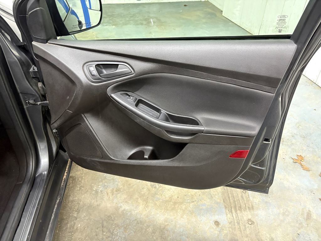 Used 2017 Ford Focus S image 16