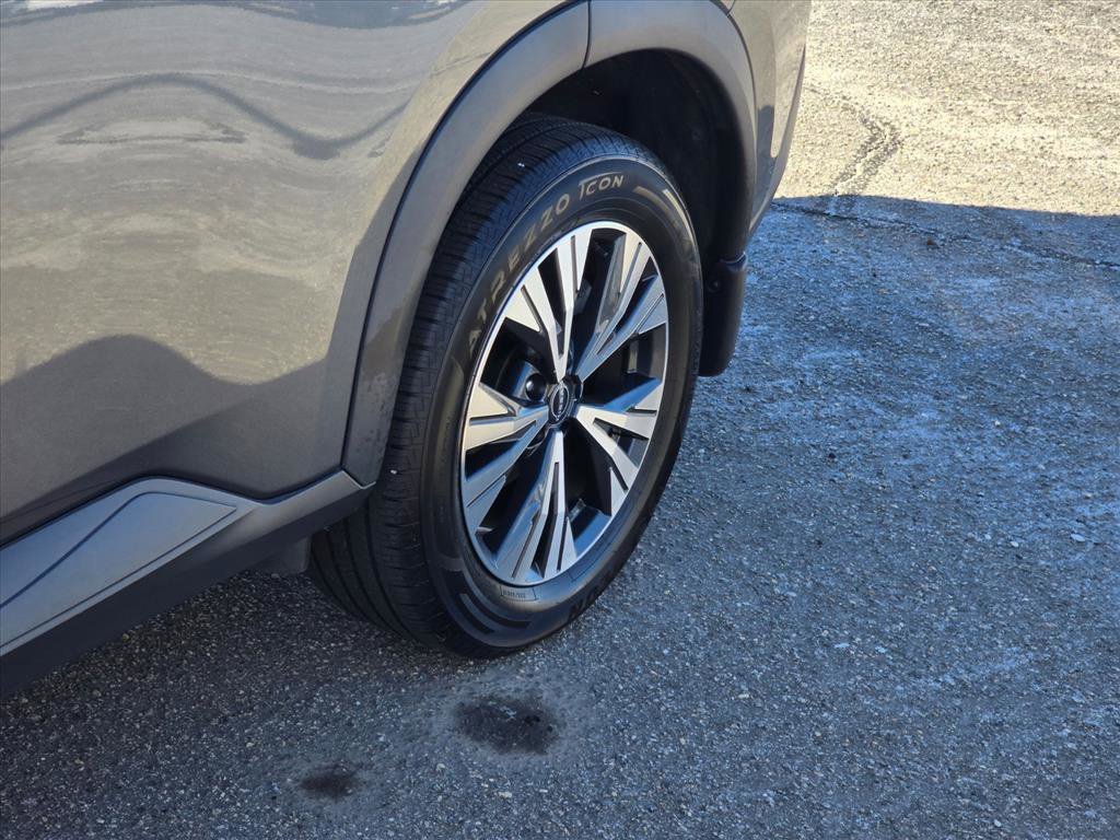 Used 2022 Nissan Rogue SV AWD/4WD image 18