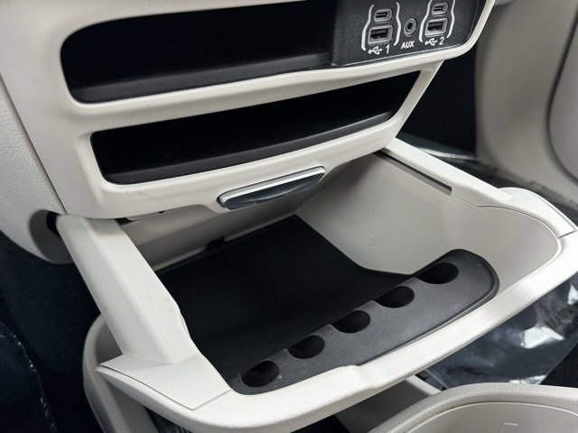 Used 2024 Chrysler Pacifica Touring-L image 16