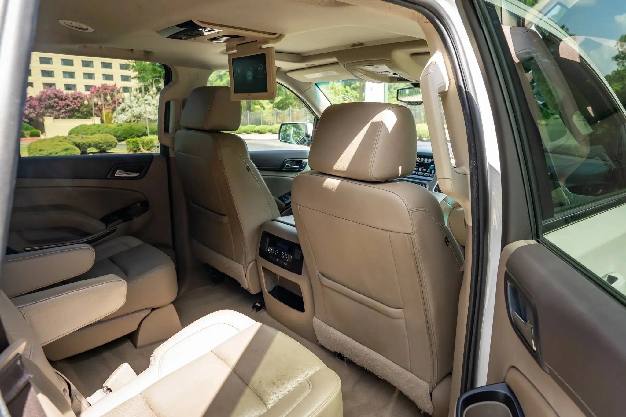 Used 2020 GMC Yukon SLT w/ Premium Edition AWD/4WD image 17