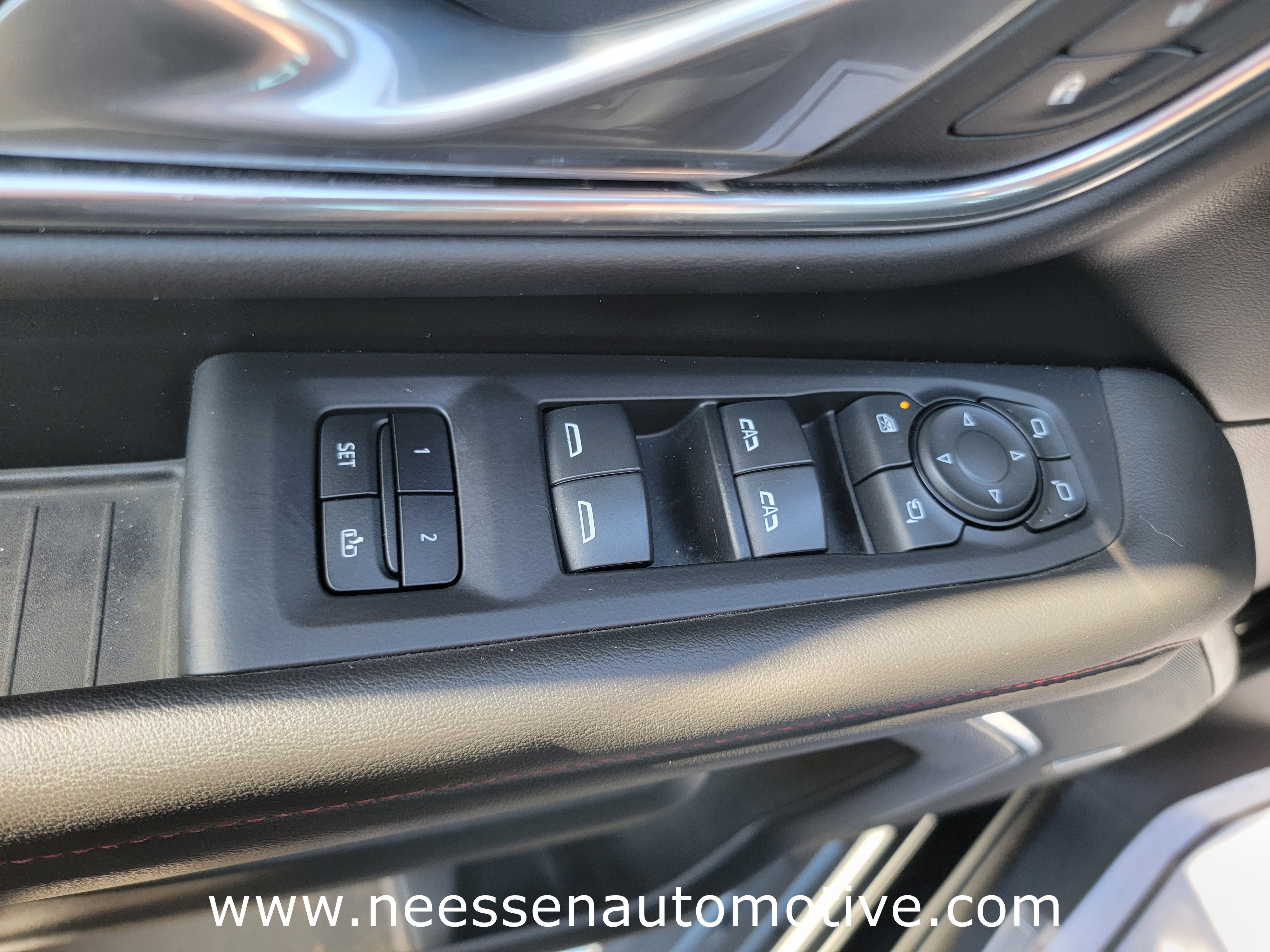 Used 2023 Chevrolet Suburban RST w/ Luxury Package image 17