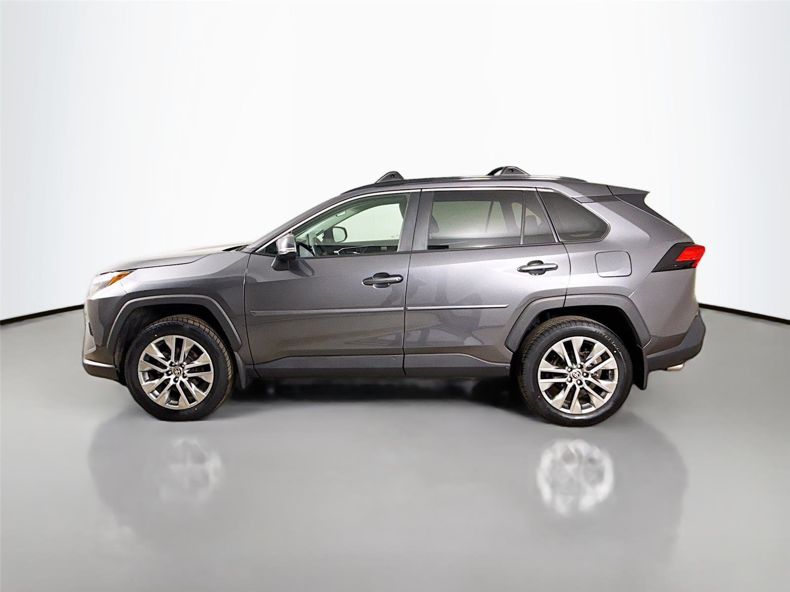 Used 2023 Toyota RAV4 XLE Premium image 4