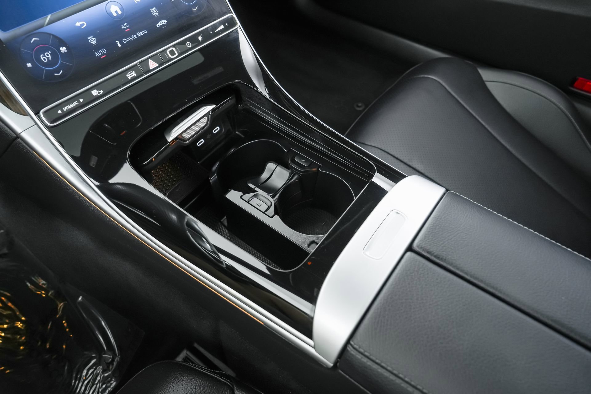 Used 2025 Mercedes-Benz CLE 450 4MATIC Coupe image 27