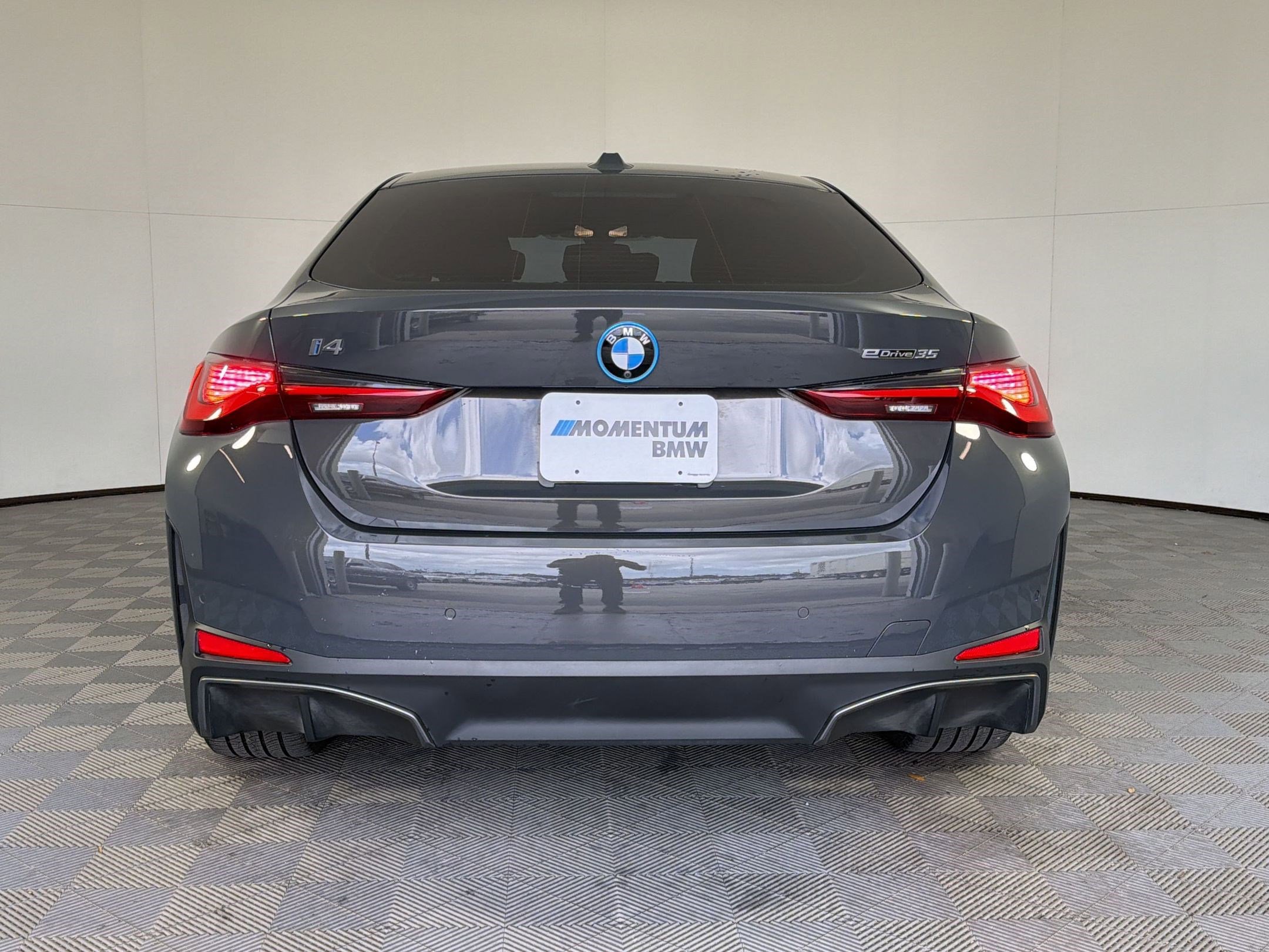 Used 2023 BMW i4 eDrive35 w/ Premium Package image 9