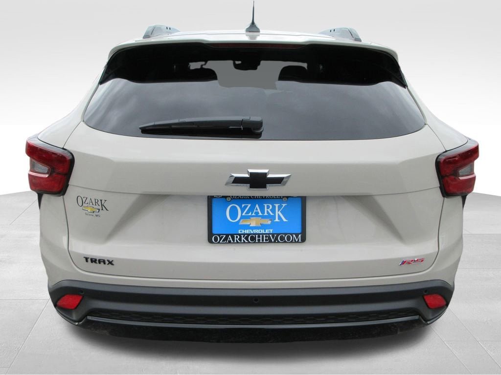 New 2026 Chevrolet Trax RS w/ Sunroof Package FWD image 4