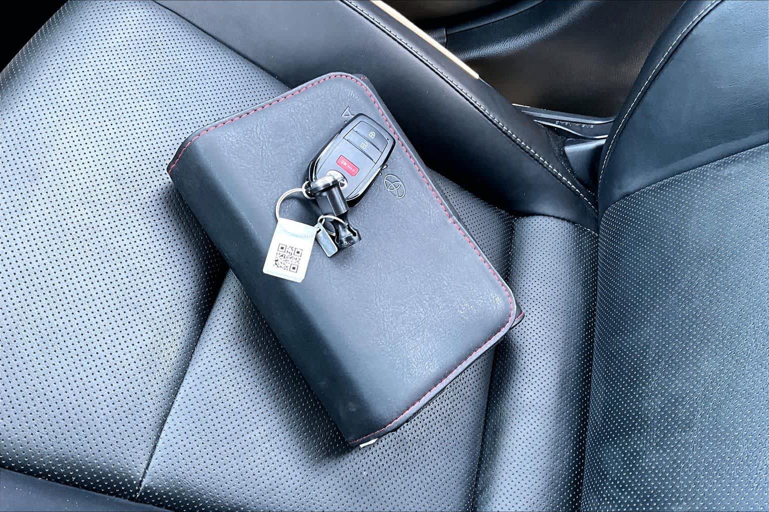 Used 2024 Toyota Prius XLE FWD image 14