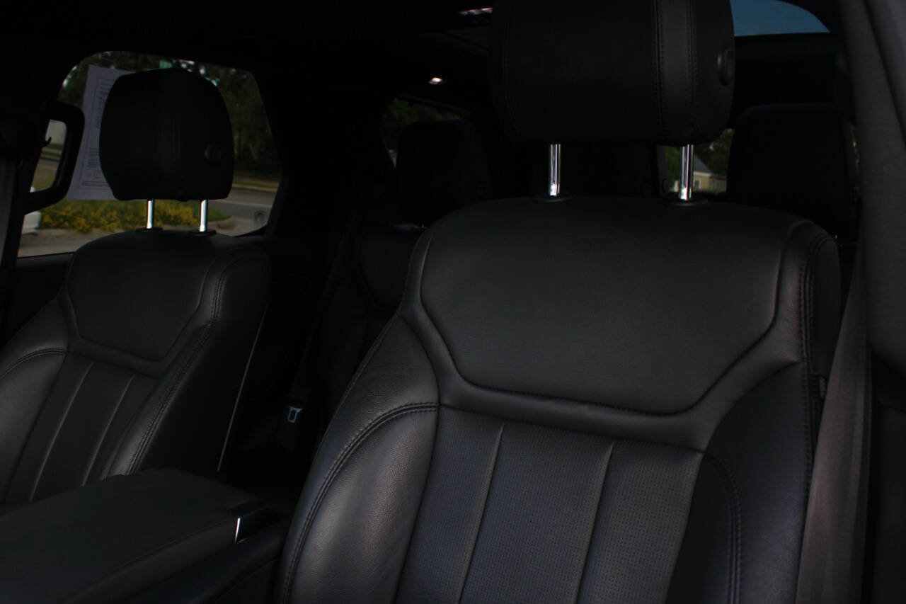 Used 2019 Land Rover Discovery SE AWD/4WD image 21