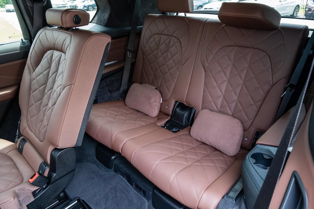Used 2025 BMW X7 xDrive40i w/ M Sport Package AWD/4WD image 34