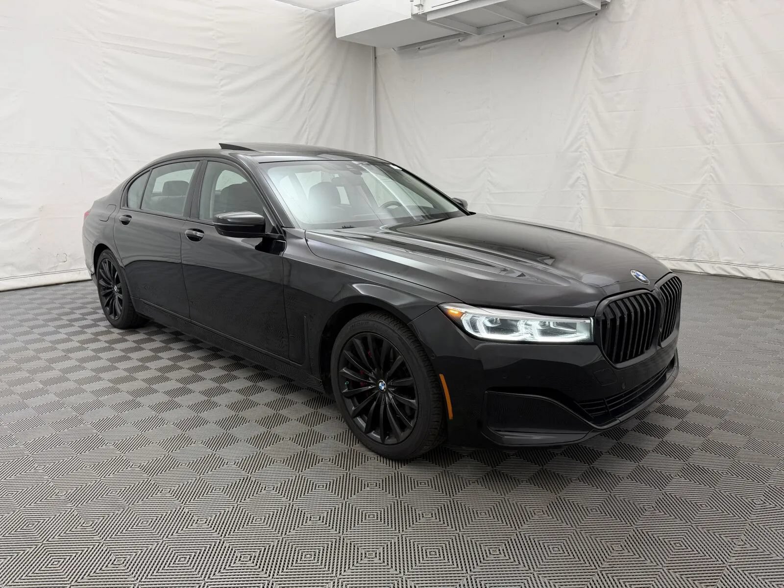 Used 2022 BMW 740i xDrive w/ Premium Package AWD/4WD image 4