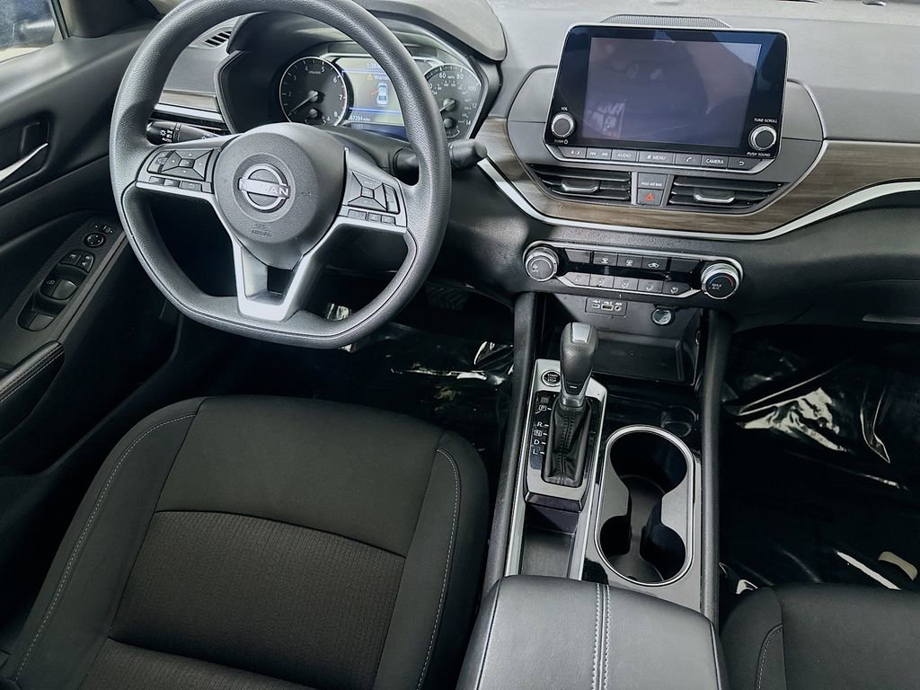 Used 2024 Nissan Altima 2.5 SV FWD image 17