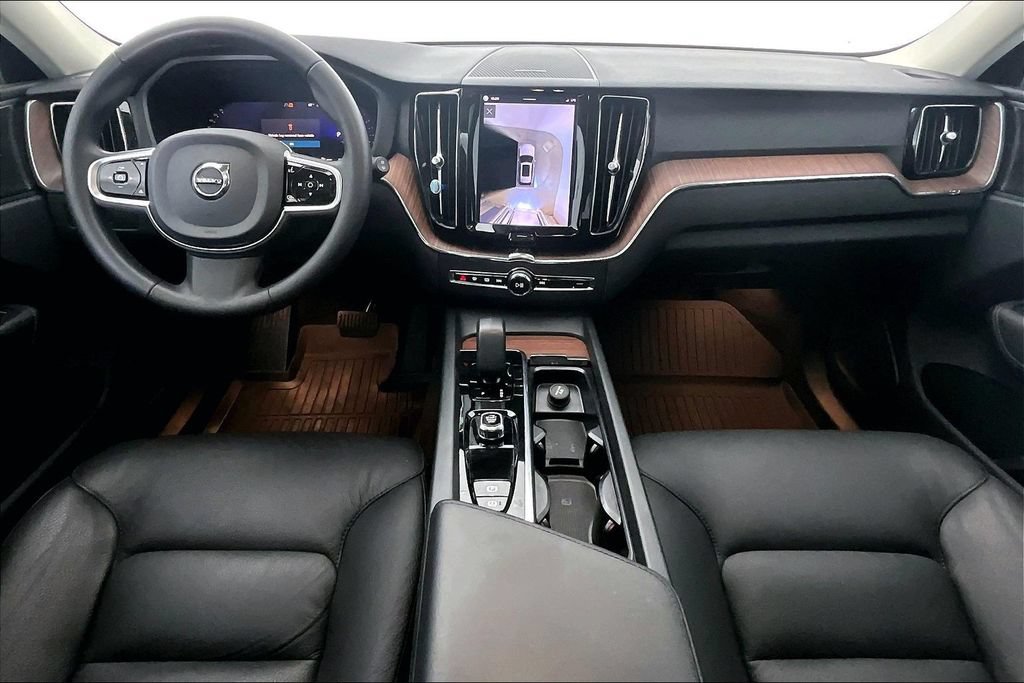 Certified 2023 Volvo XC60 B5 Plus AWD/4WD image 19