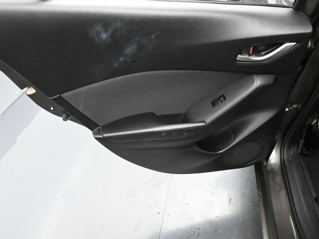 Used 2016 MAZDA MAZDA3 i Touring w/ Popular Equipment Package image 12