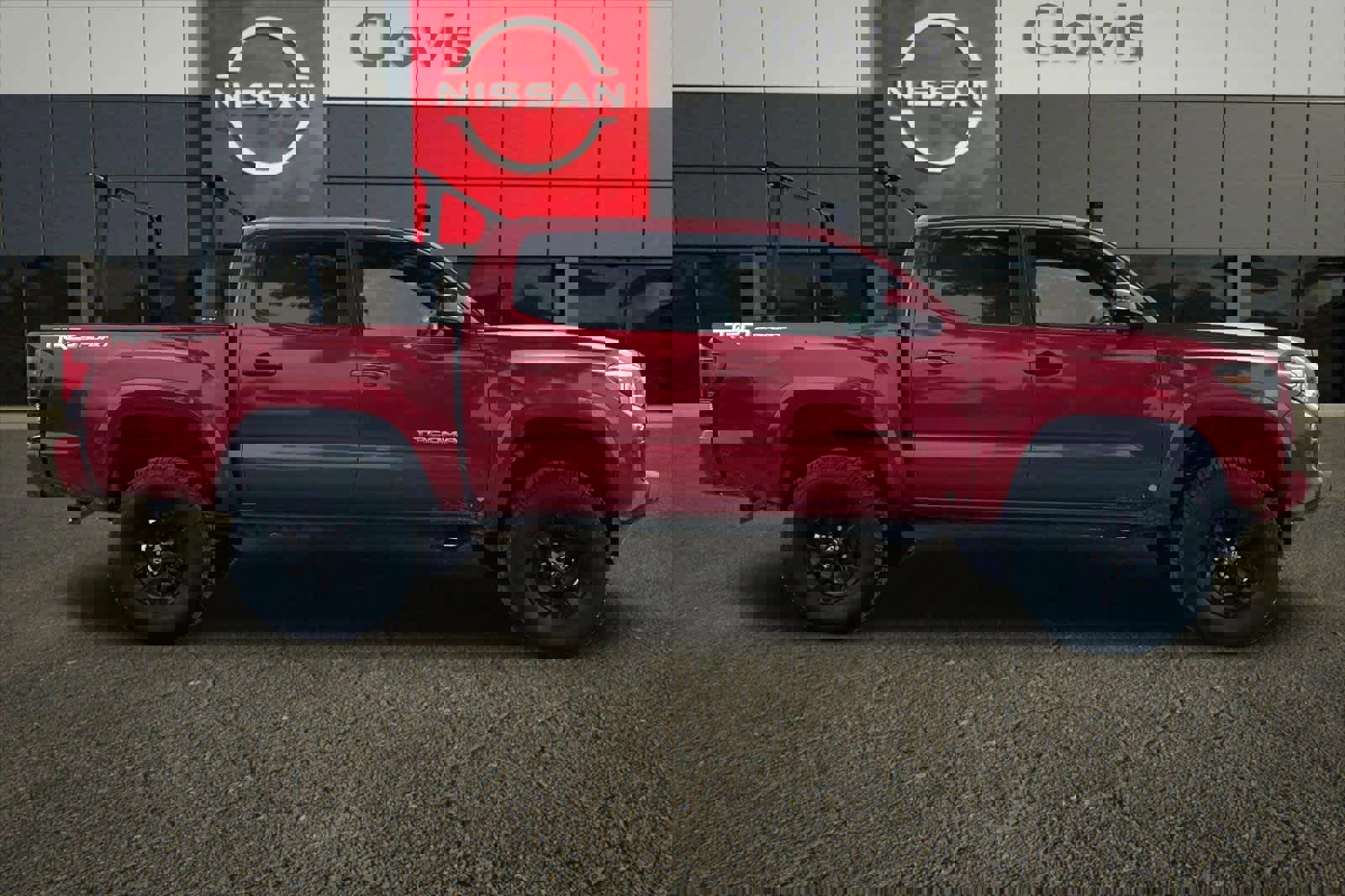 Used 2019 Toyota Tacoma TRD Sport image 9