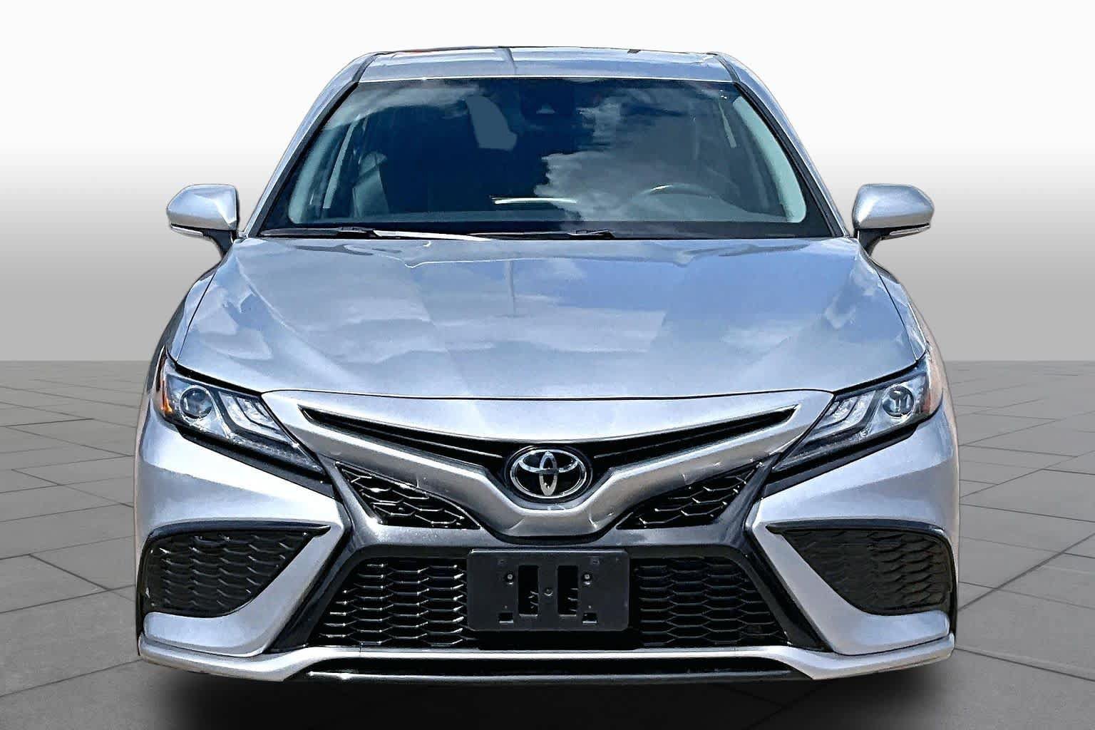 Used 2023 Toyota Camry XSE FWD image 4