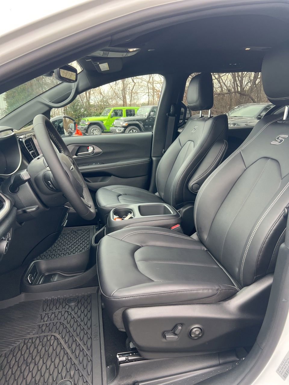 New 2026 Chrysler Pacifica Select w/ S Appearance Package image 12