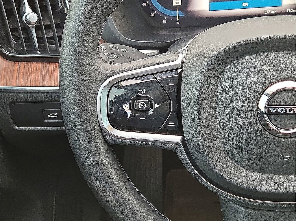 Certified 2023 Volvo XC60 B5 Plus w/ Climate Package image 20