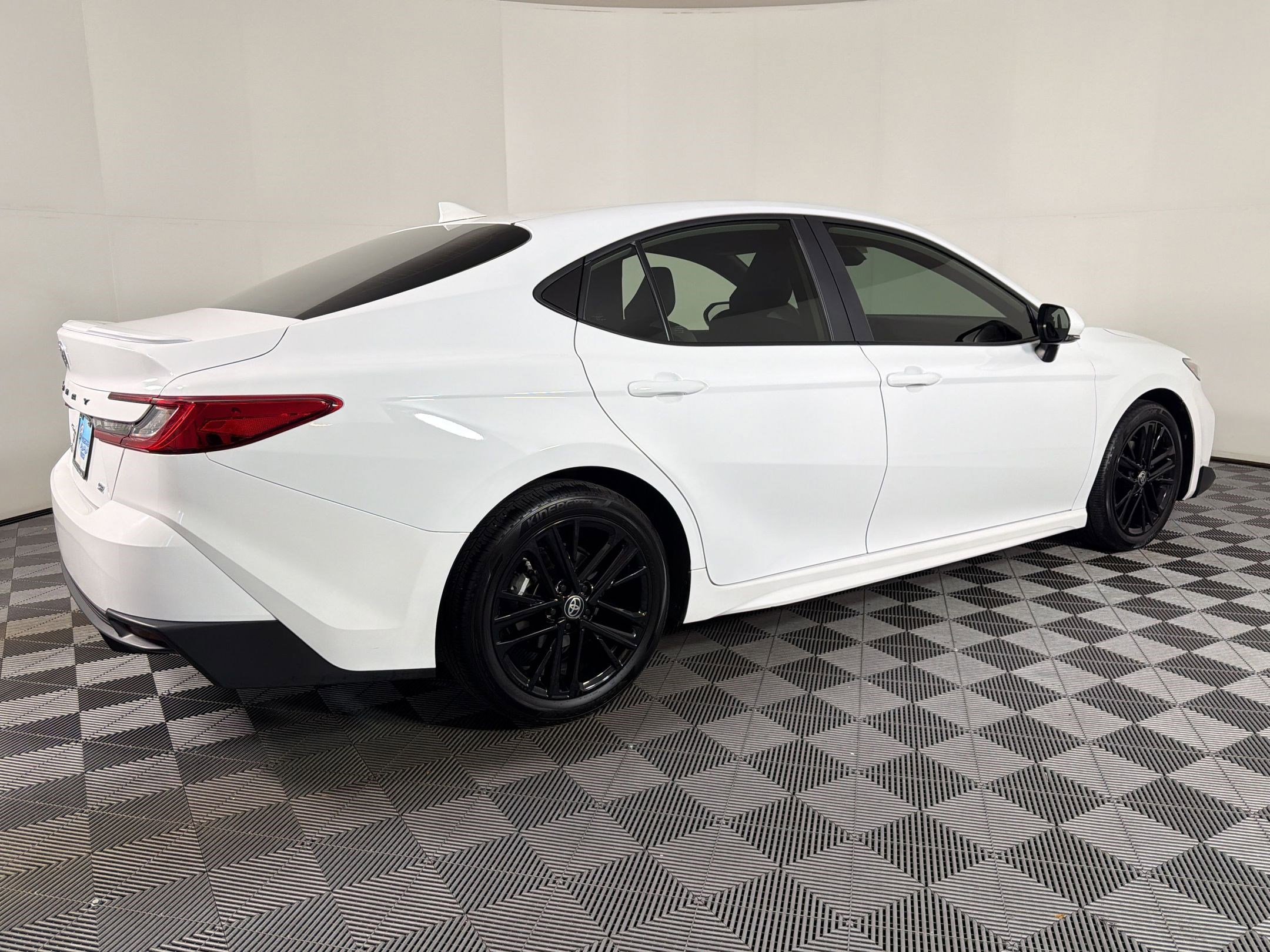 Used 2025 Toyota Camry SE w/ Multimedia Upgrade Package image 7