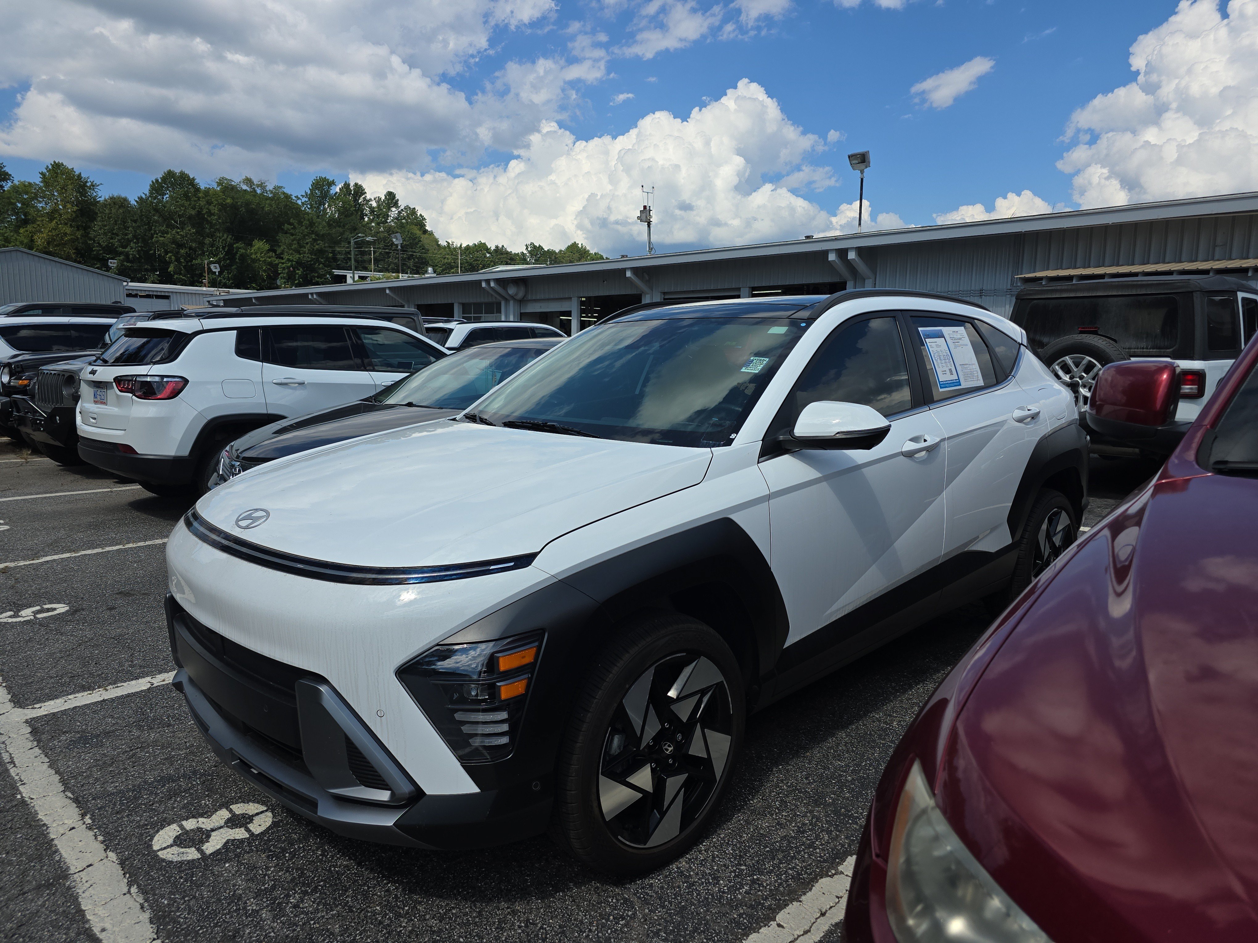Used 2024 Hyundai Kona Limited AWD/4WD image 4