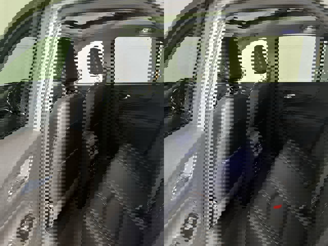 Used 2023 Chevrolet Equinox Premier image 26