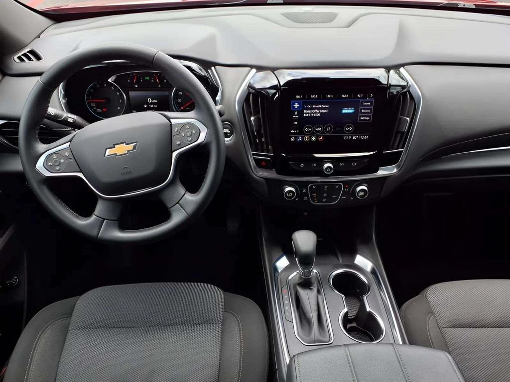 Used 2023 Chevrolet Traverse LT FWD image 9
