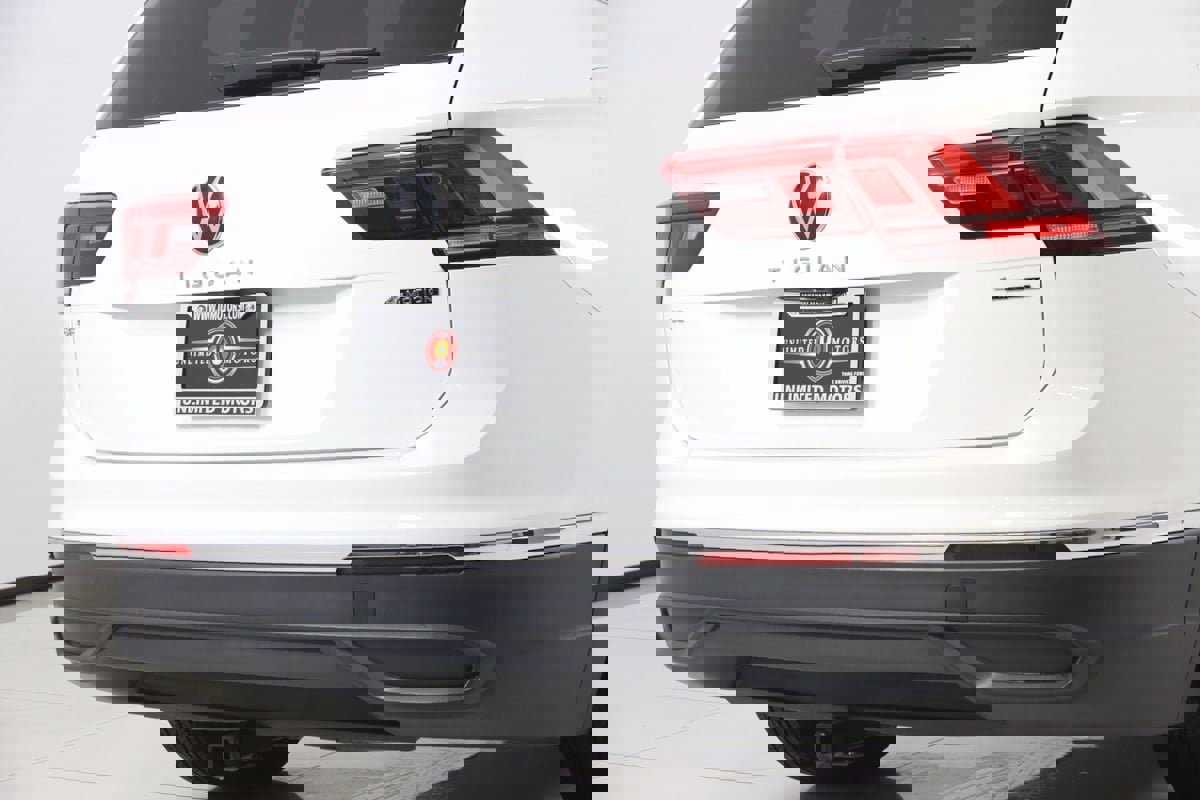 Used 2024 Volkswagen Tiguan SE image 44