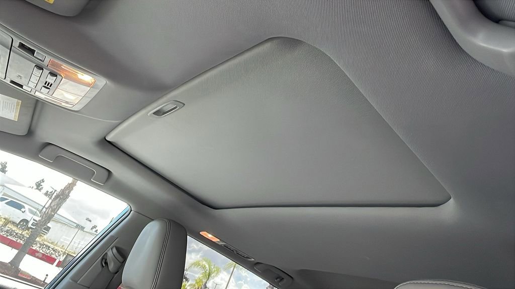 Used 2019 Toyota Highlander XLE w/ Carpet Mat Package (TMS) FWD image 30