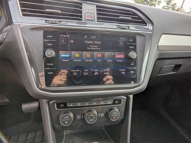 Used 2020 Volkswagen Tiguan SE w/ Panoramic Sunroof Package image 21