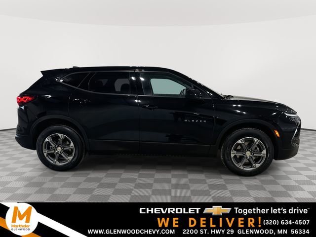 Used 2025 Chevrolet Blazer LT AWD/4WD image 1