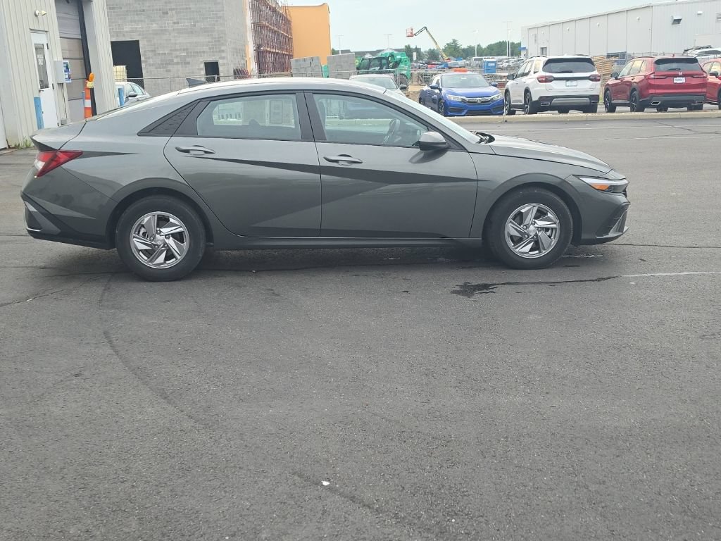 Used 2024 Hyundai Elantra SE FWD image 8