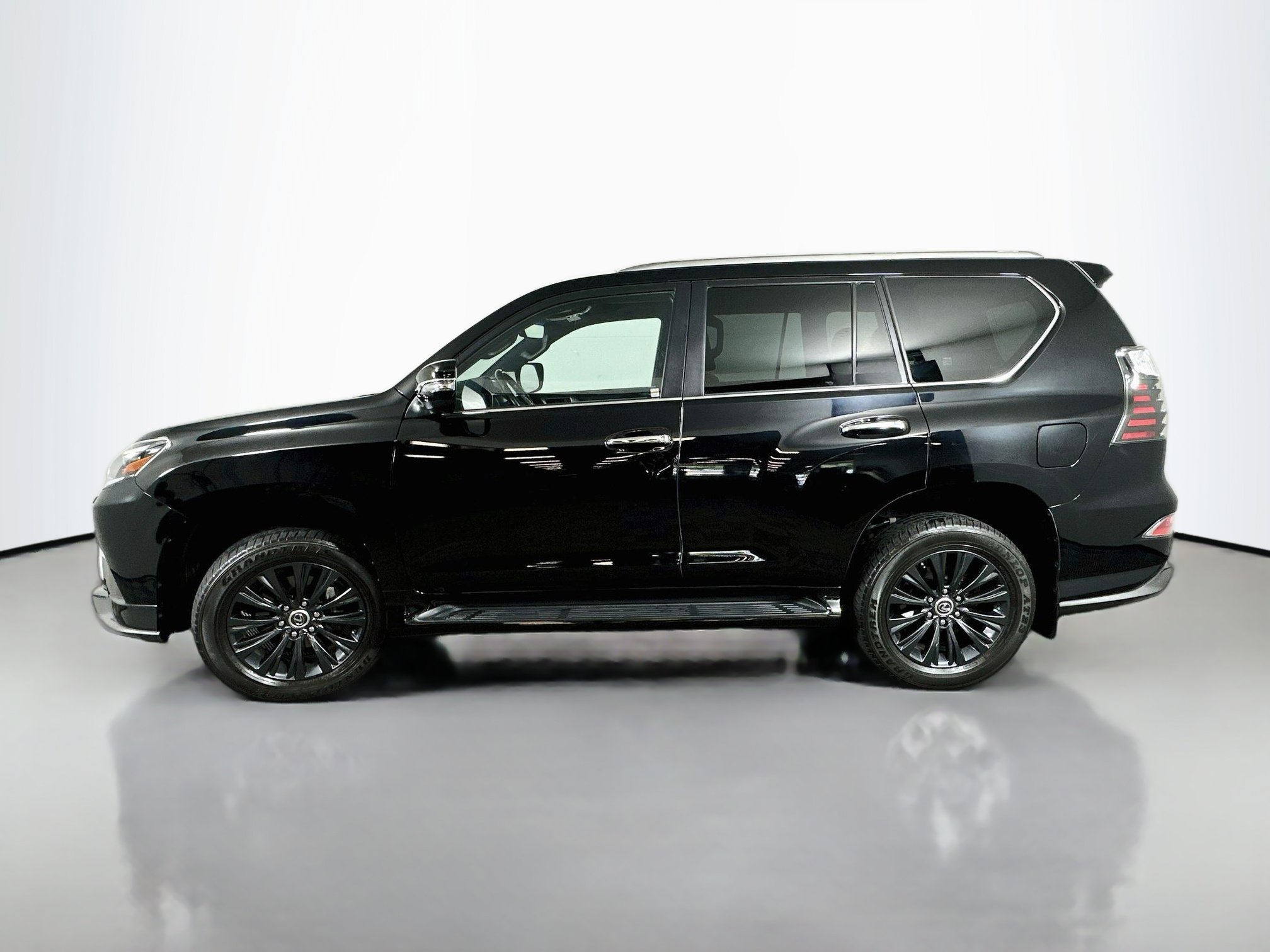 Used 2023 Lexus GX 460 Luxury w/ Sport Design Package AWD/4WD image 4