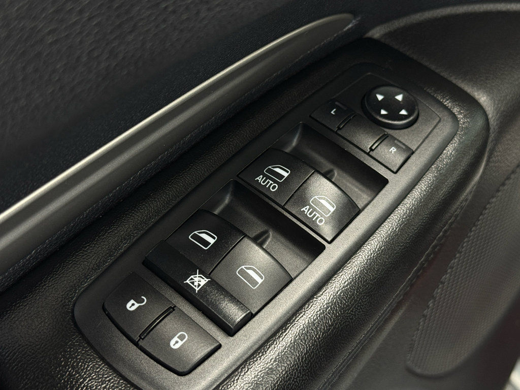 Used 2018 Dodge Durango SXT w/ 3rd Row Seating Group image 15