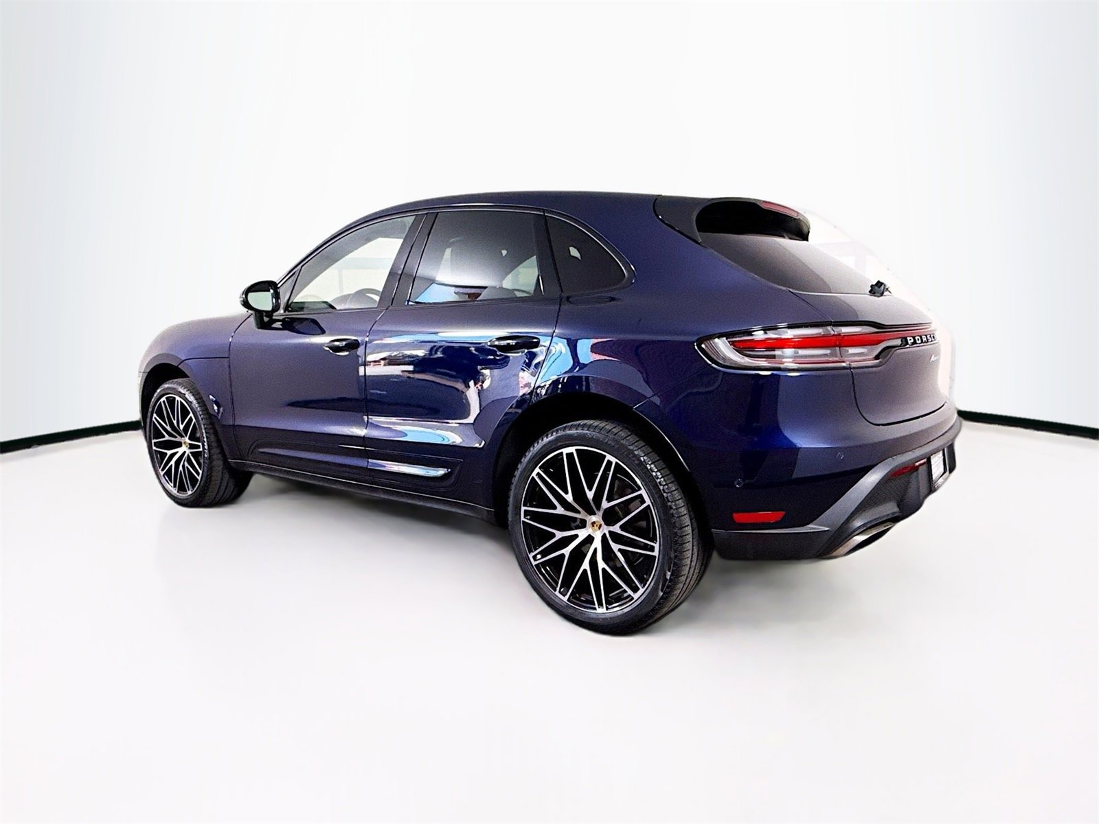 Used 2022 Porsche Macan image 3