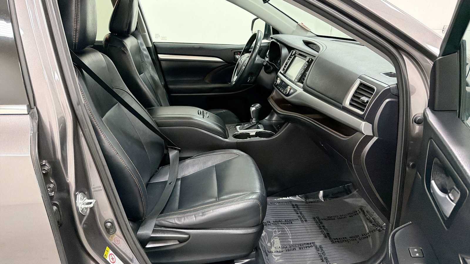 Certified 2016 Toyota Highlander XLE AWD/4WD image 31