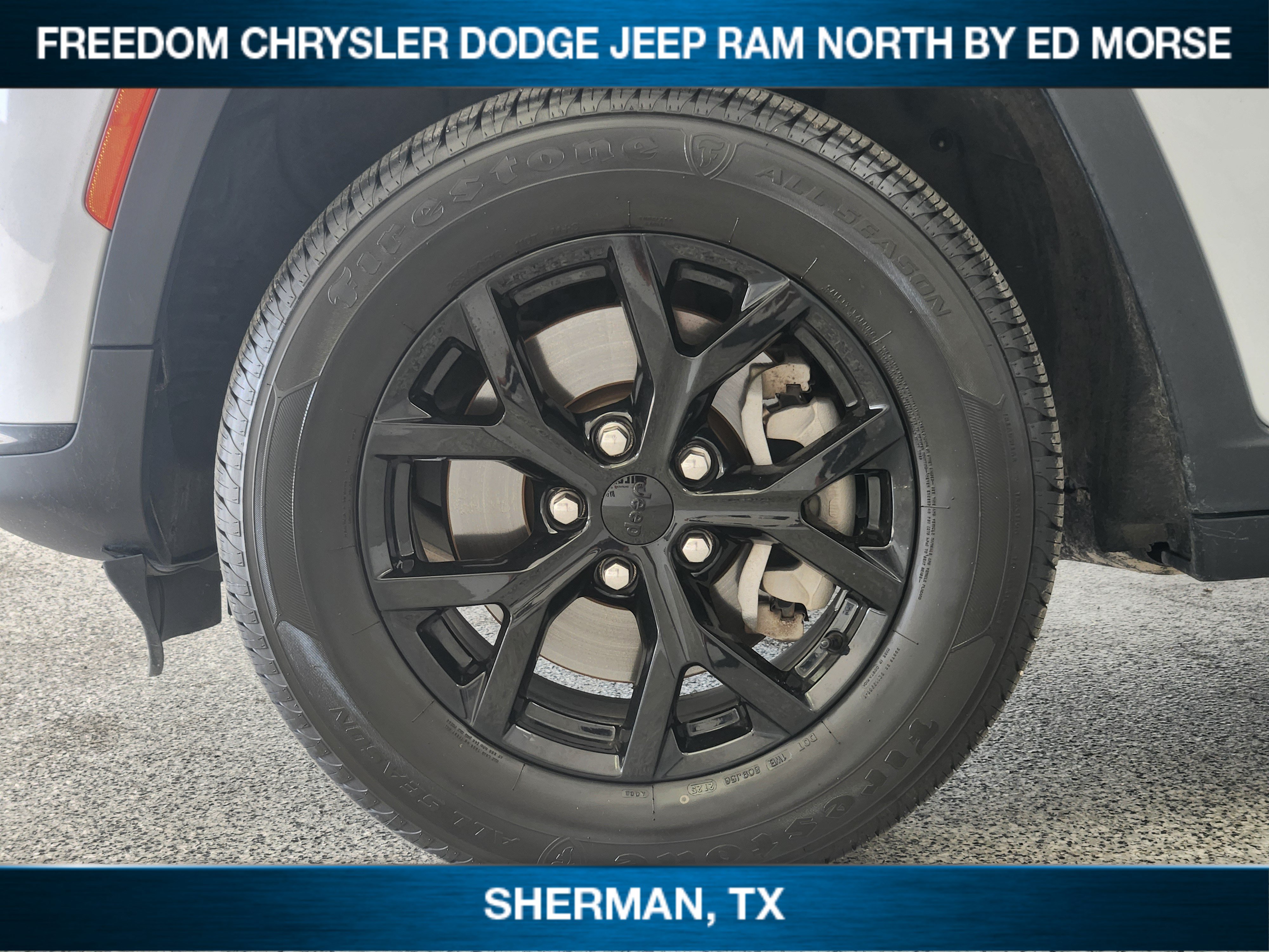 Used 2024 Jeep Grand Cherokee L Laredo AWD/4WD image 7