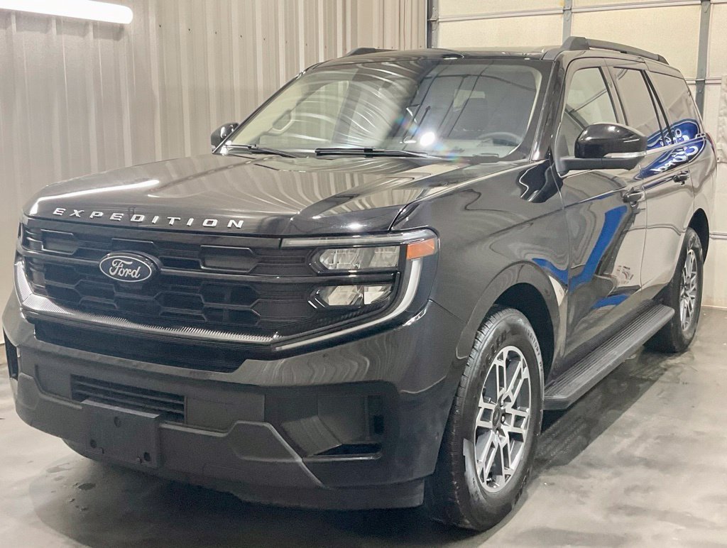 Used 2025 Ford Expedition Active RWD image 4