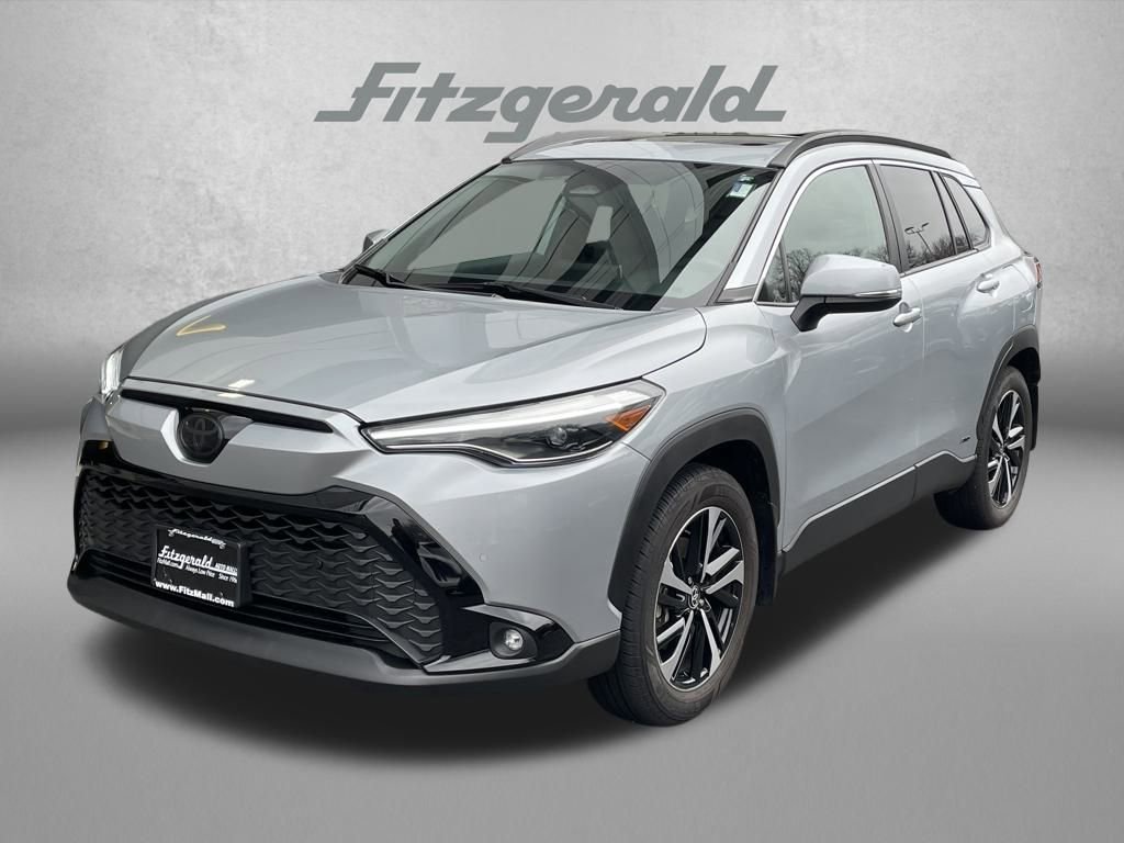 Used 2023 Toyota Corolla Cross XSE image 2