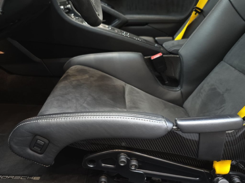 Certified 2018 Porsche 911 GT2 RS RWD image 25