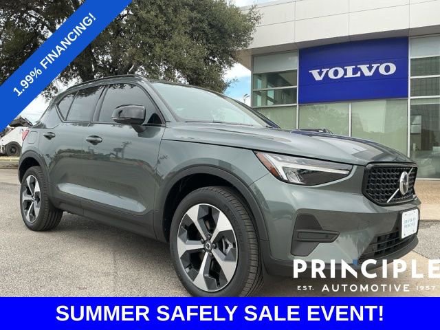 New 2026 Volvo XC40 B4 Core