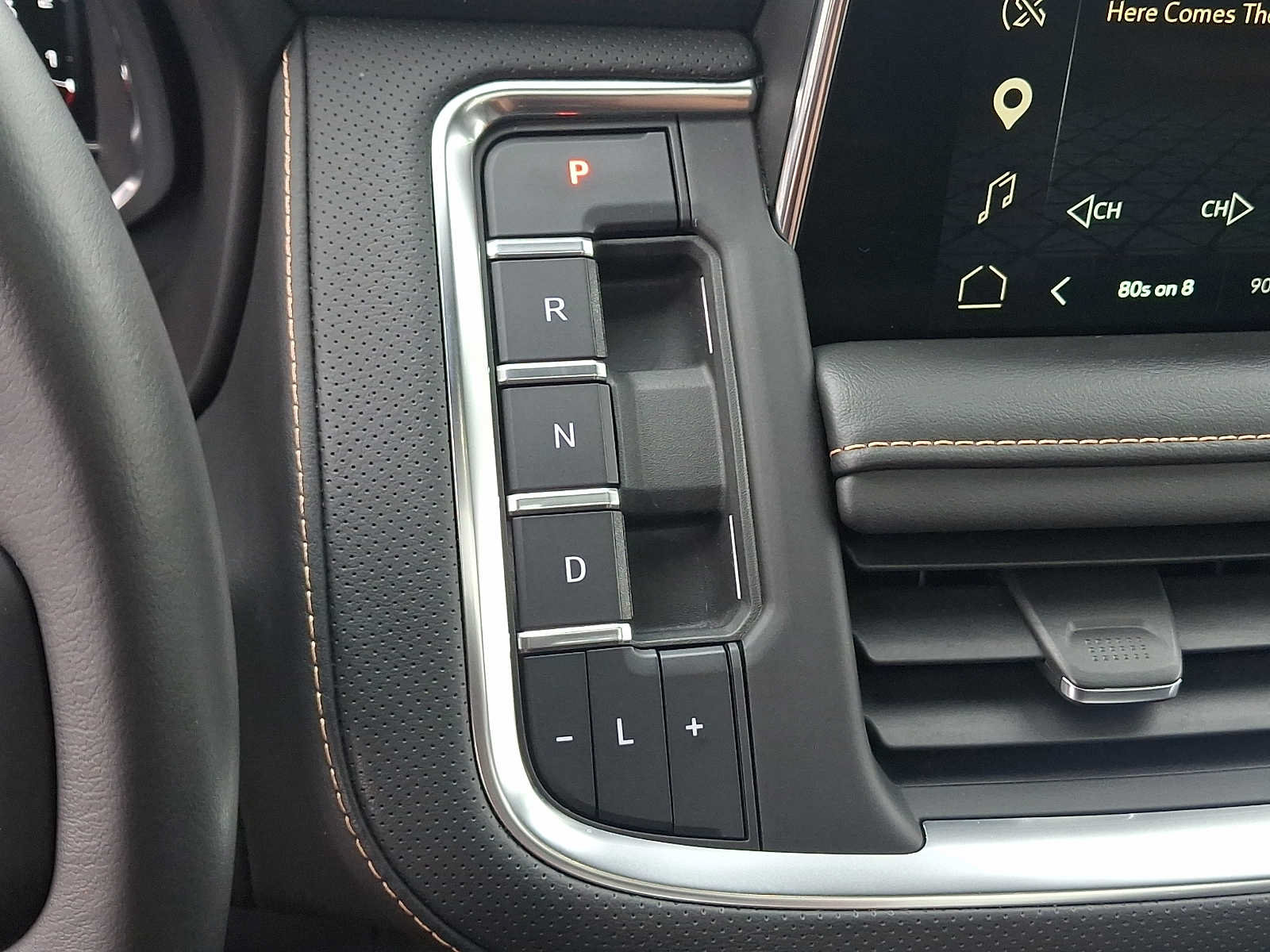 Used 2022 GMC Yukon AT4 AWD/4WD image 16