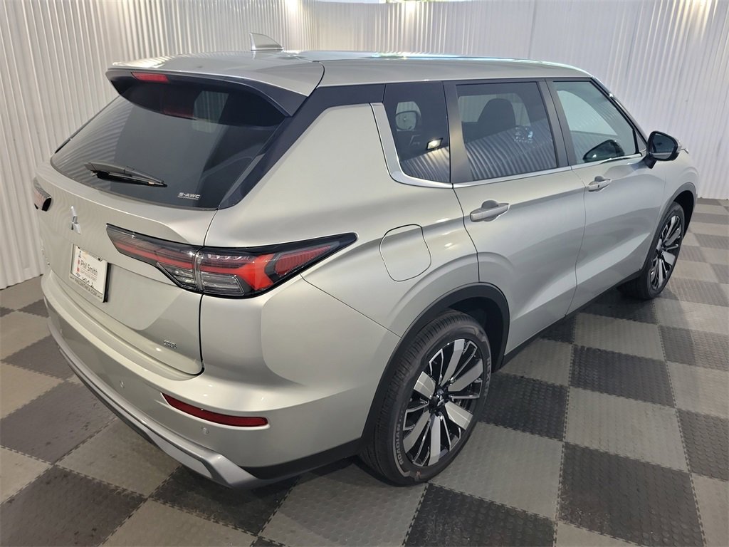 New 2025 Mitsubishi Outlander SE image 4