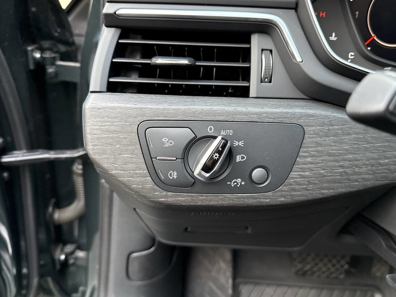 Used 2017 Audi A4 2.0T Premium Plus image 34