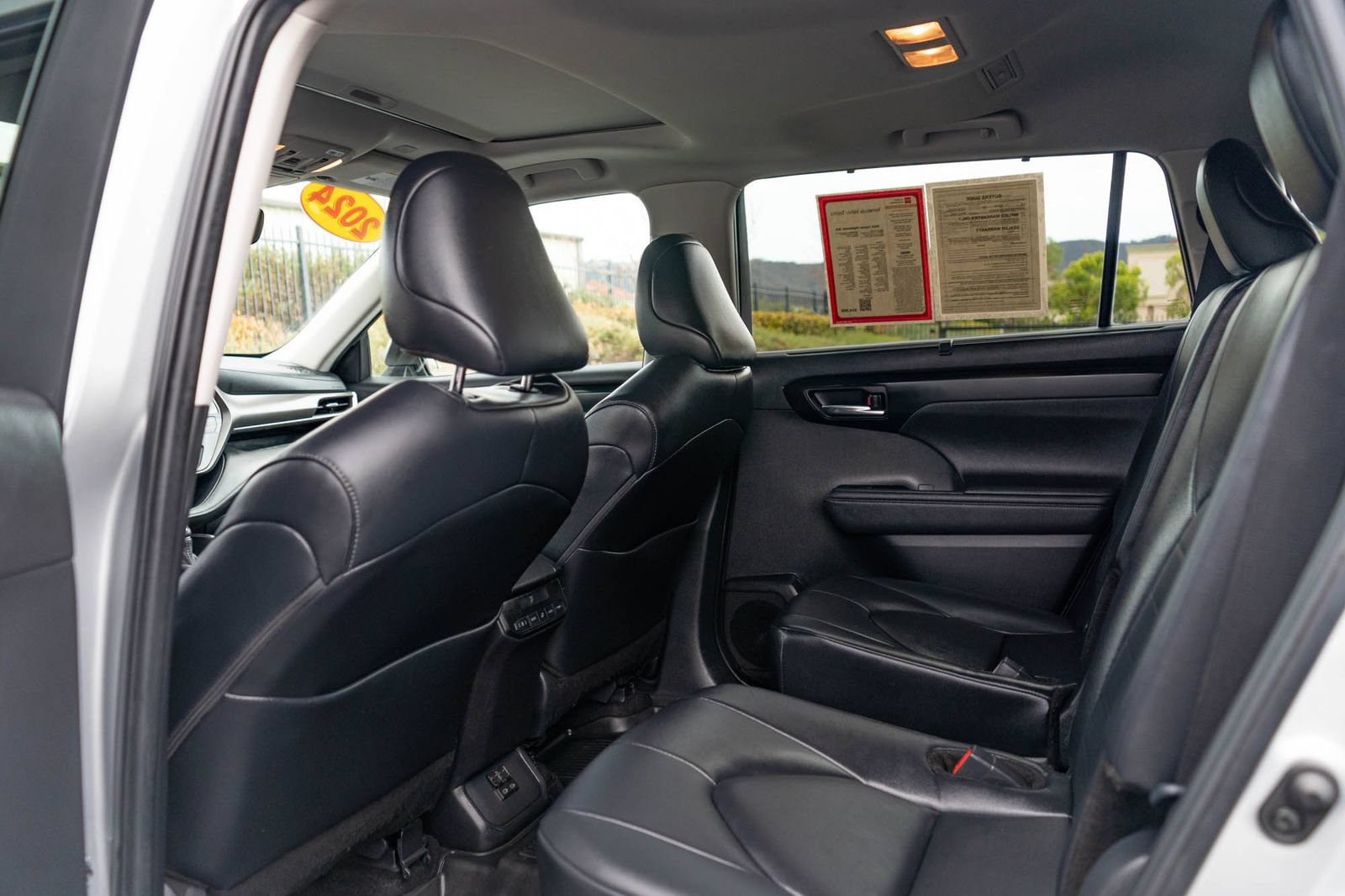 Used 2024 Toyota Highlander XLE FWD image 15