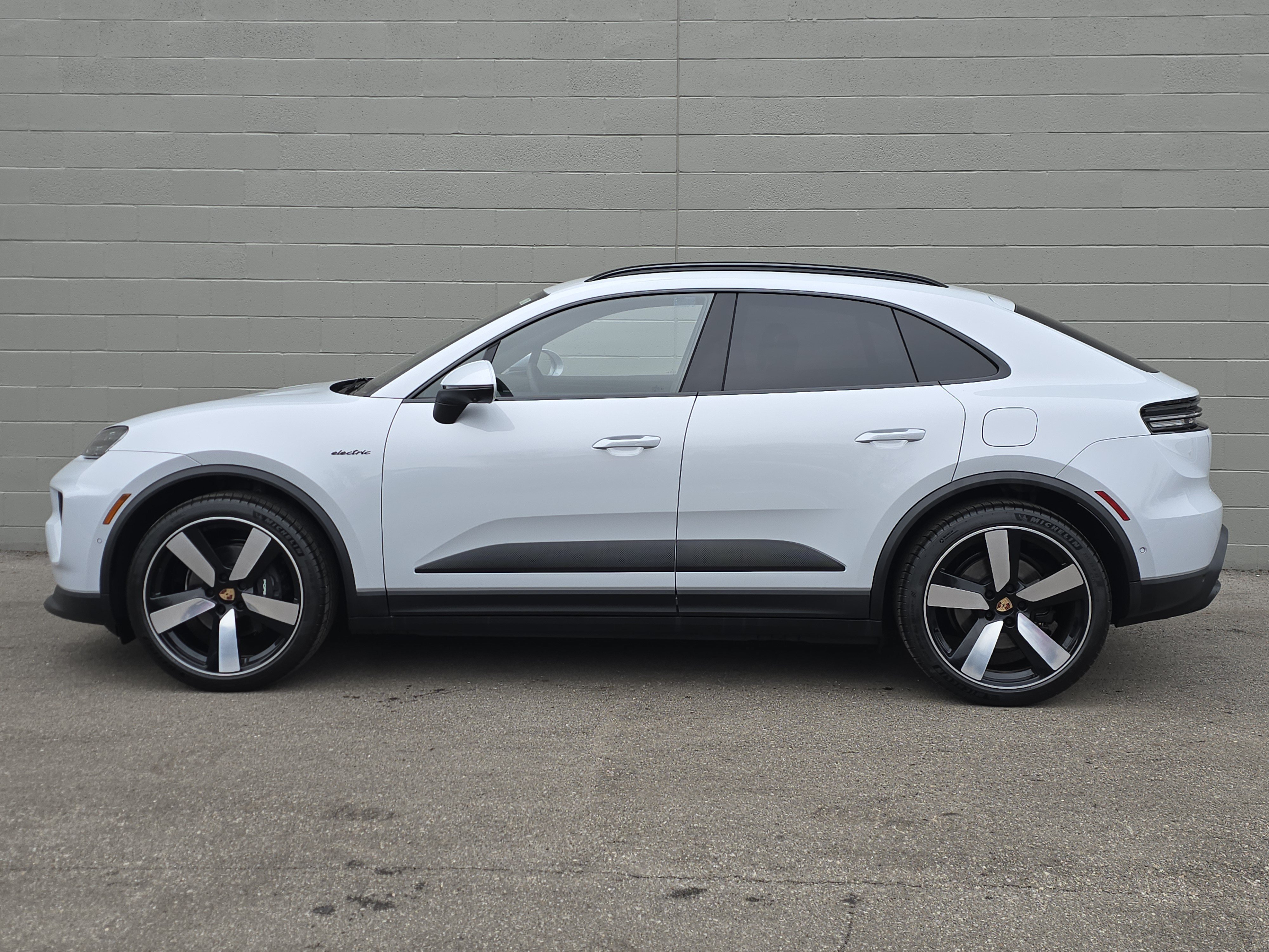 New 2026 Porsche Macan 4 Electric AWD/4WD image 2
