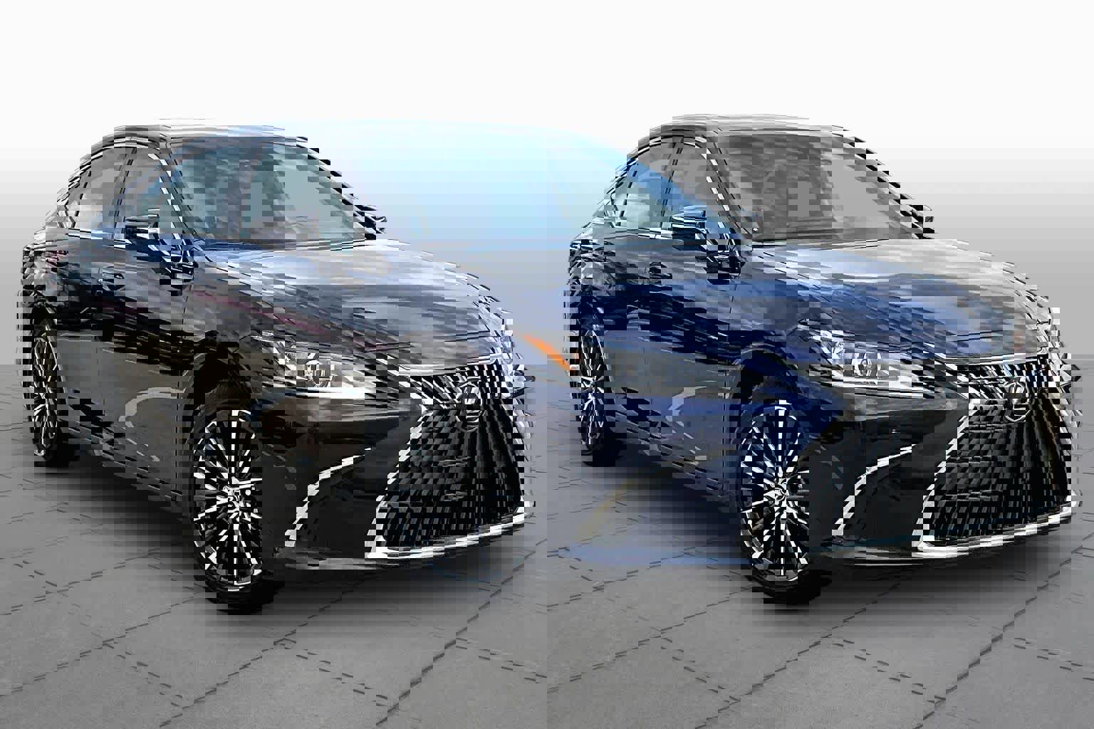 Certified 2025 Lexus ES 300h w/ Premium Package image 3