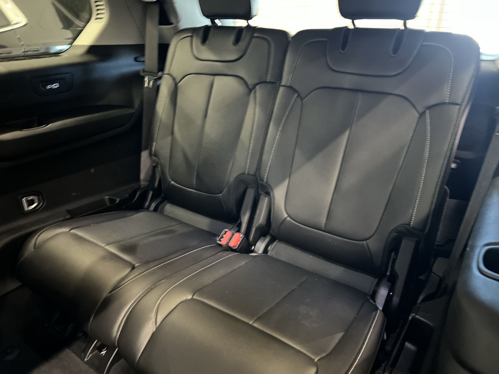Used 2023 Jeep Grand Cherokee L Limited AWD/4WD image 24